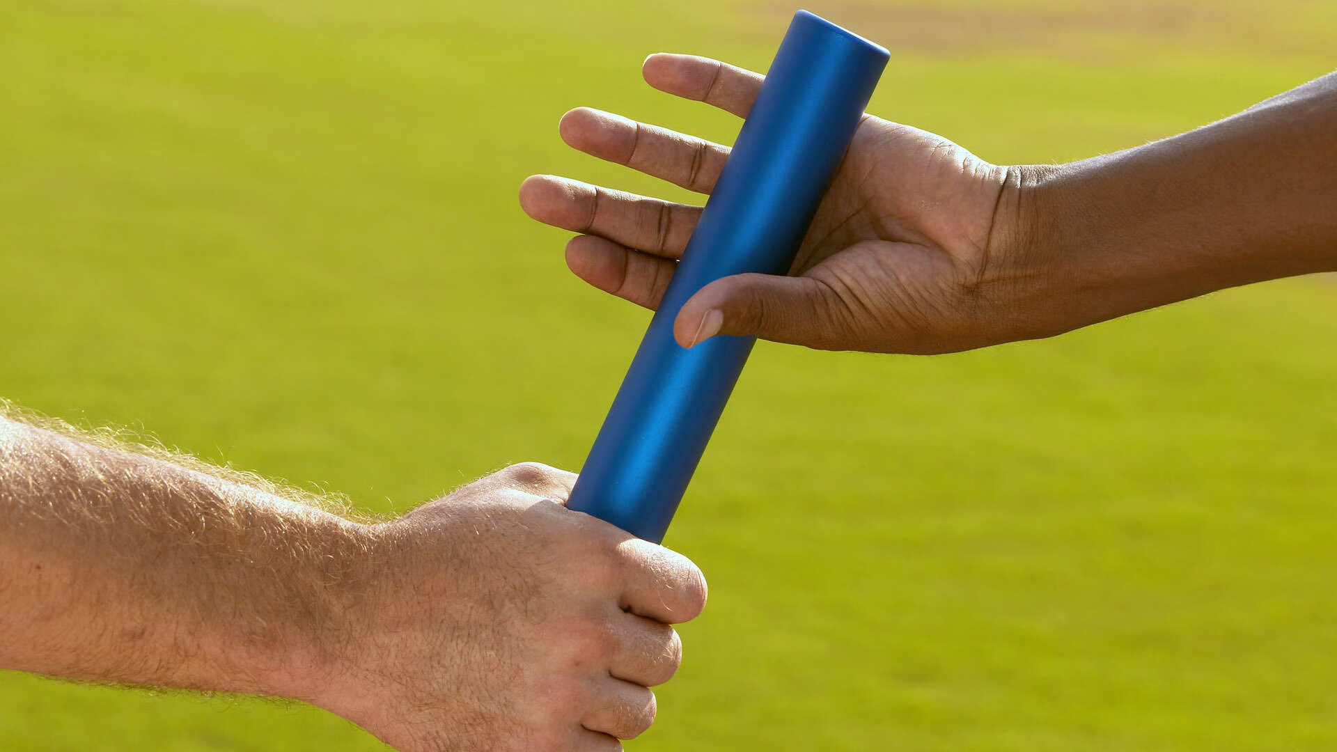 mk体育官网-五大联赛是否推行以中场站位弹性应对不同对手策略，五大联赛场地大小