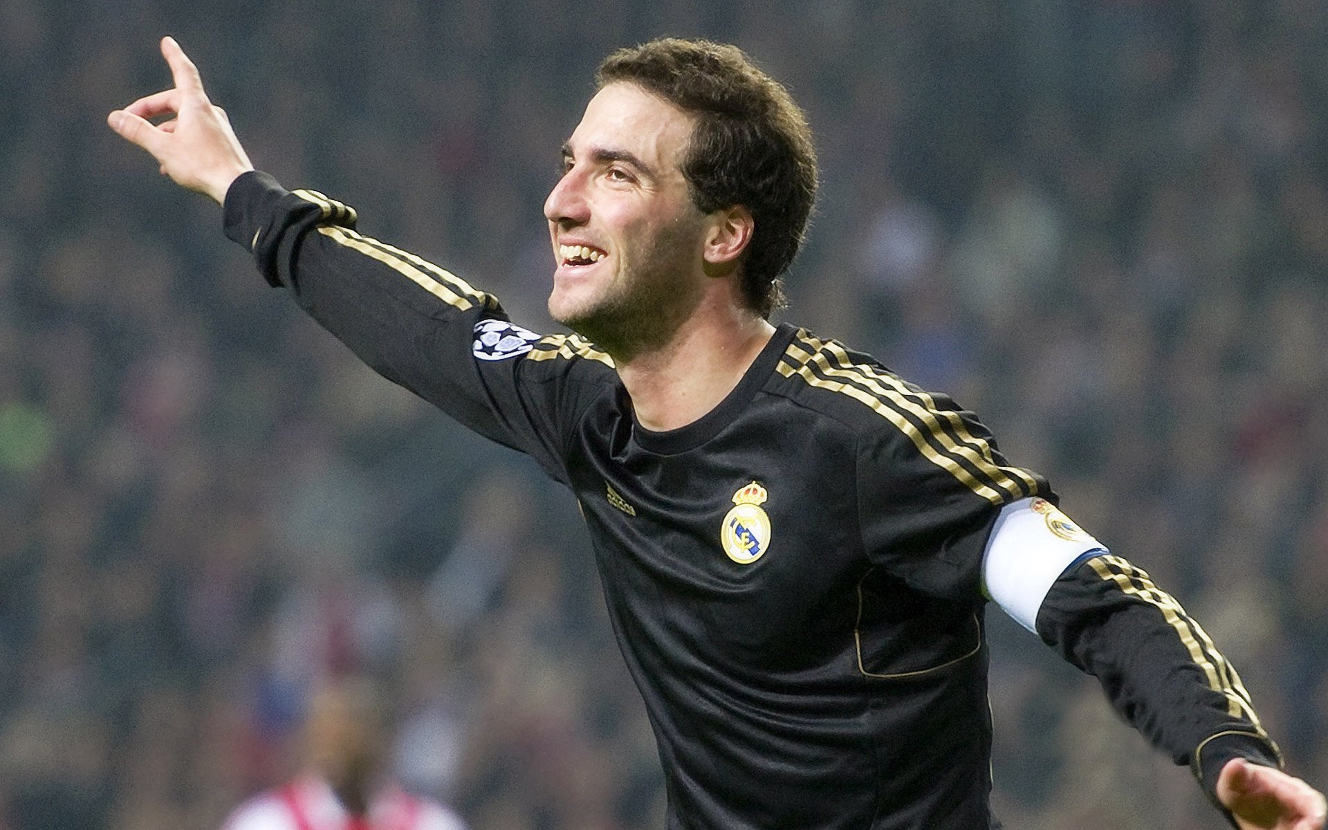 乔治·巴尔:全黑队中场的“调度员”,精准传球总能撕开对方防线